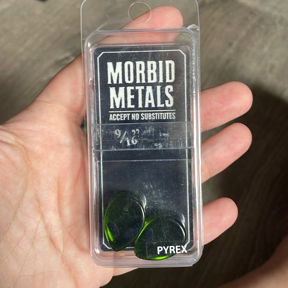 9/16 glass teardrop alien gauges